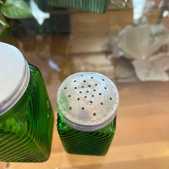 Set of Three Owen’s-Illinois Green Depression Glass Canisters - Picture 5 of 8